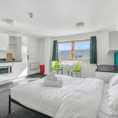 Bright & Central Studio In Luton, Sleeps 2 Лутон Экстерьер фото