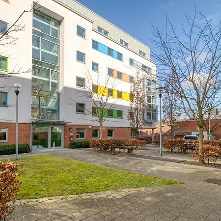 Bright & Central Studio In Luton, Sleeps 2 Лутон Экстерьер фото