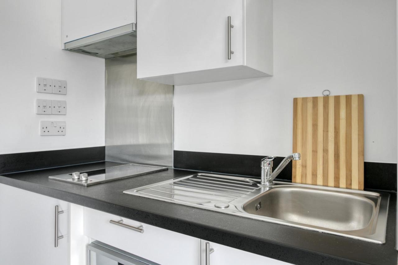 Bright & Central Studio In Luton, Sleeps 2 Лутон Экстерьер фото