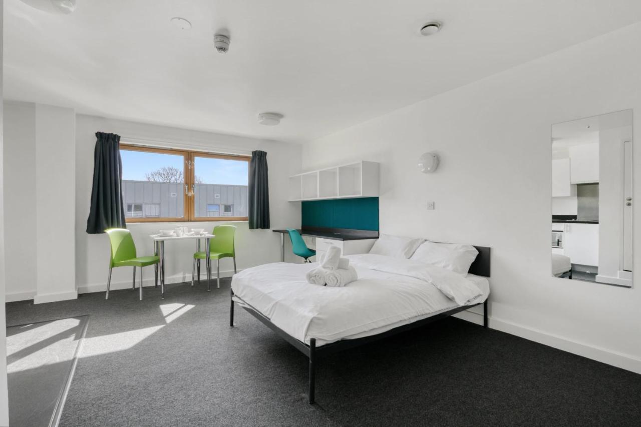 Bright & Central Studio In Luton, Sleeps 2 Лутон Экстерьер фото