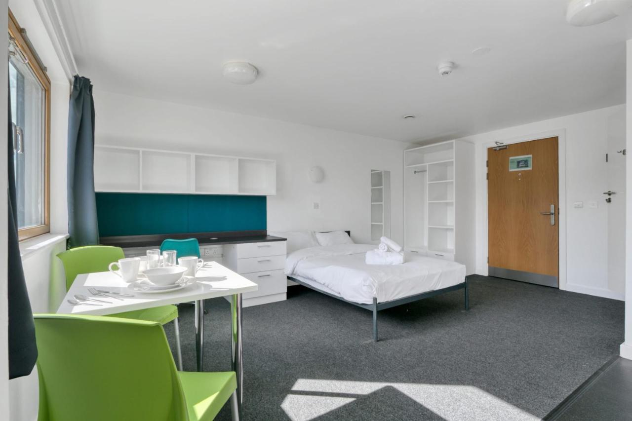 Bright & Central Studio In Luton, Sleeps 2 Лутон Экстерьер фото