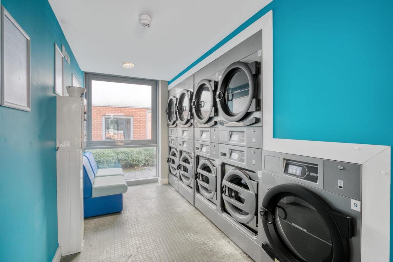 Bright & Central Studio In Luton, Sleeps 2 Лутон Экстерьер фото