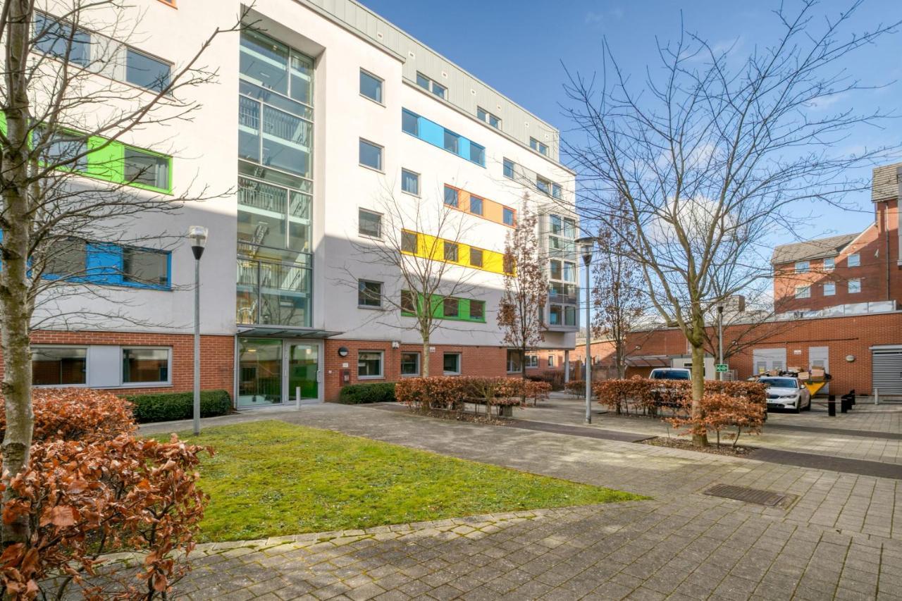 Bright & Central Studio In Luton, Sleeps 2 Лутон Экстерьер фото