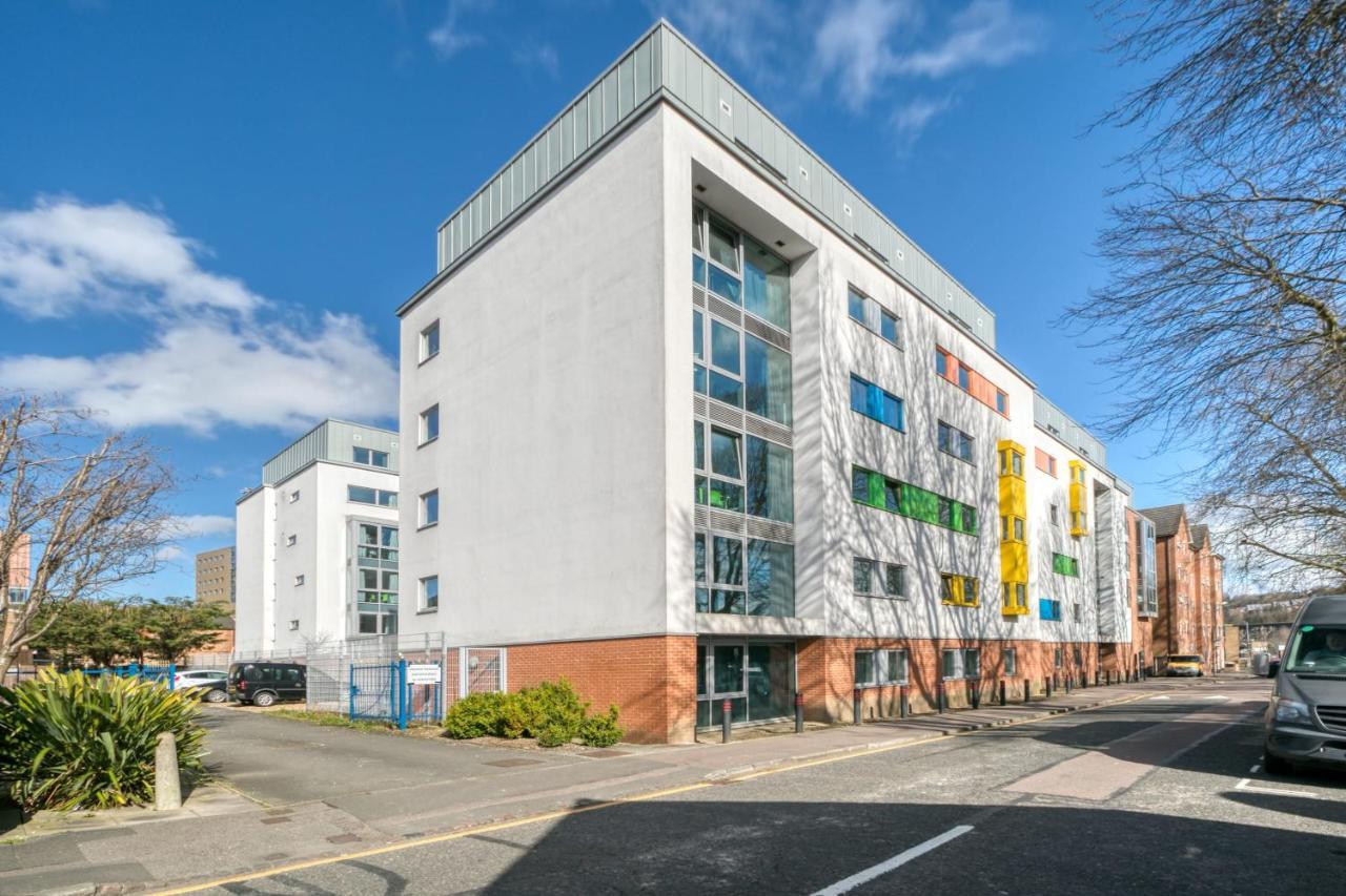 Bright & Central Studio In Luton, Sleeps 2 Лутон Экстерьер фото